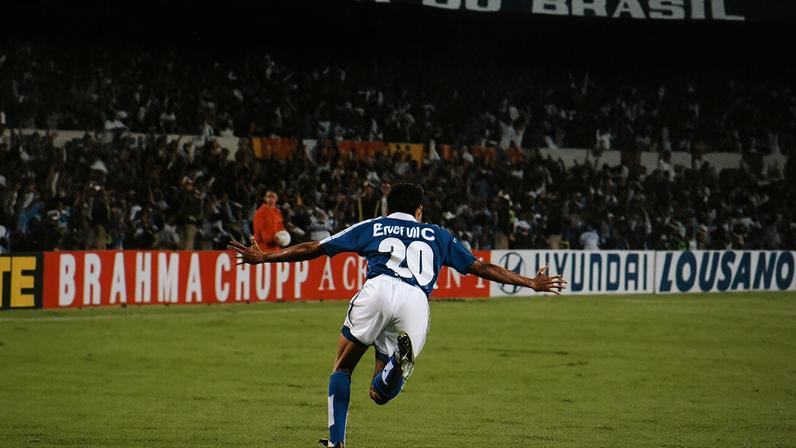 Maior público do Cruzeiro no Mineirão pela Libertadores foi registrado em 1997, na final contra o Sporting Cristal, quando a Raposa sagrou-se bicampeã