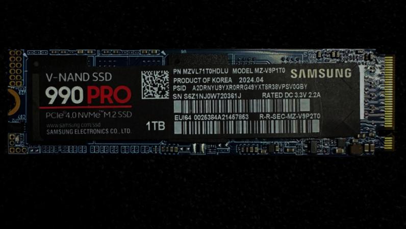 Samsung 990 Pro original, com placa na cor preta (imagem: reprodução/Samsung)