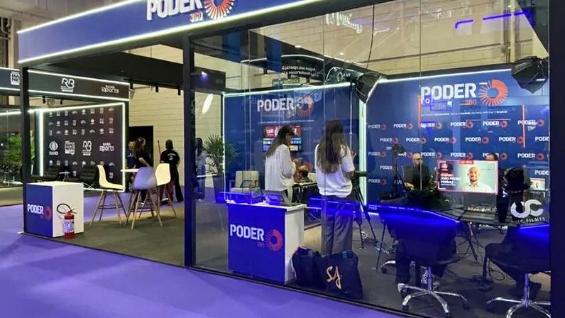 A conferência tem parceria de mídia do Poder360, que conta com um stand no evento