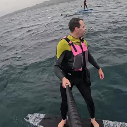 Tubarão persegue surfista por cerca de 4 minutos na Califórnia