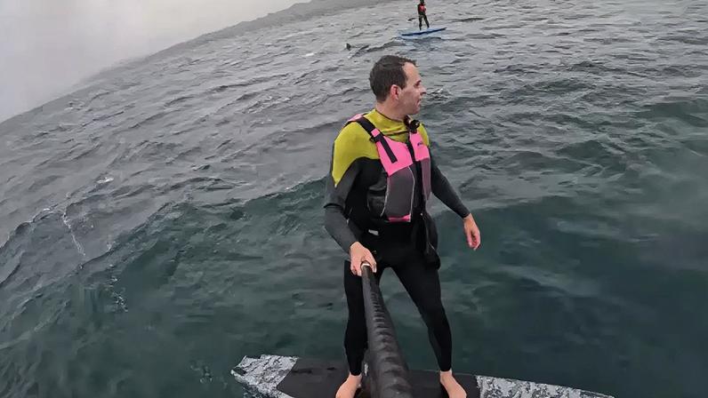 Surfista é perseguido por tubarão enquanto praticava esporte na Califórnia