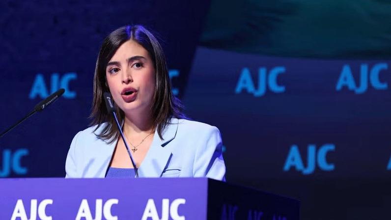 Deputada alvo da esquerda que a criou enfrenta críticas