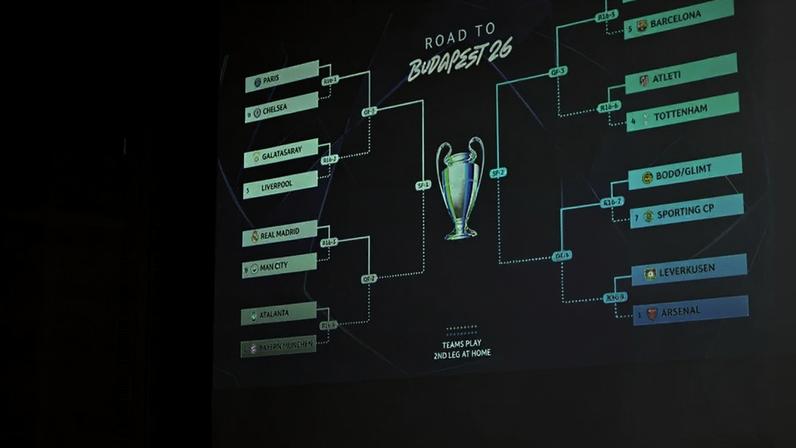 Troféu da Champions League no sorteio das oitavas de final (Foto: Harold CUNNINGHAM / AFP)