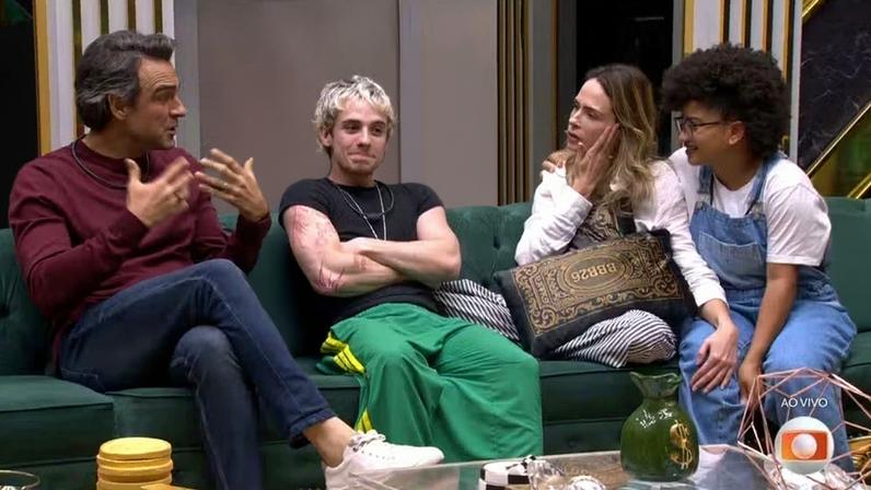 Tadeu Schmidt encontra com finalistas dentro da casa do BBB 26
