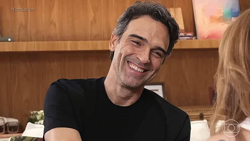 Tadeu Schmidt dá depoimento após morte do irmão, Oscar Schmidt