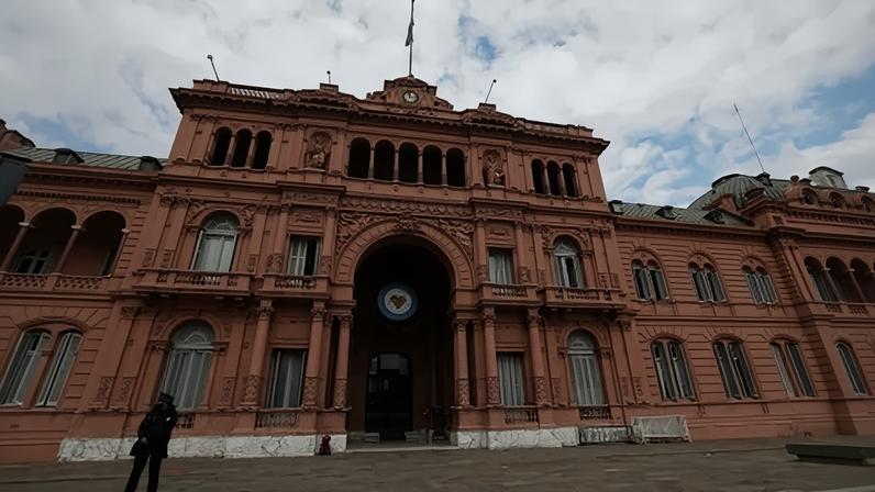 Fachada da entrada da Casa Rosada, sede presidencial da Argentina, em Buenos Aires