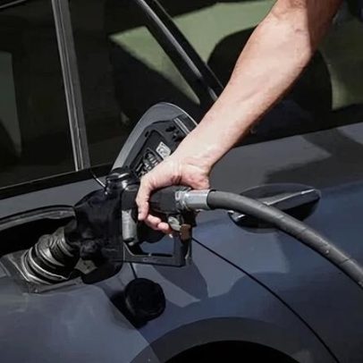 Gasolina nos EUA fica 37% mais cara desde o início da guerra com o Irã