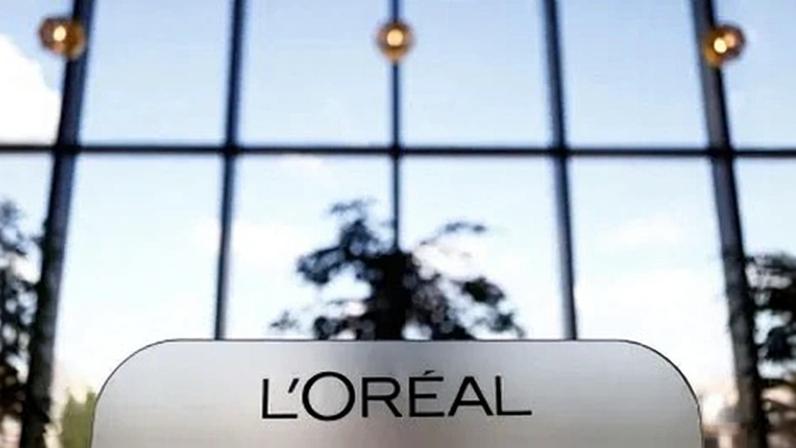 Logo da L'Oreal visto em escritório da marca na França