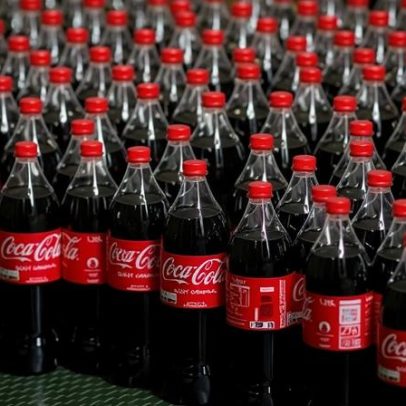Coca-Cola reduzirá embalagens após queda de consumo nos EUA, diz CEO