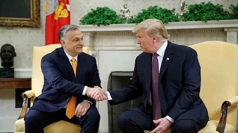 Donald Trump e Viktor Orbán em Washington