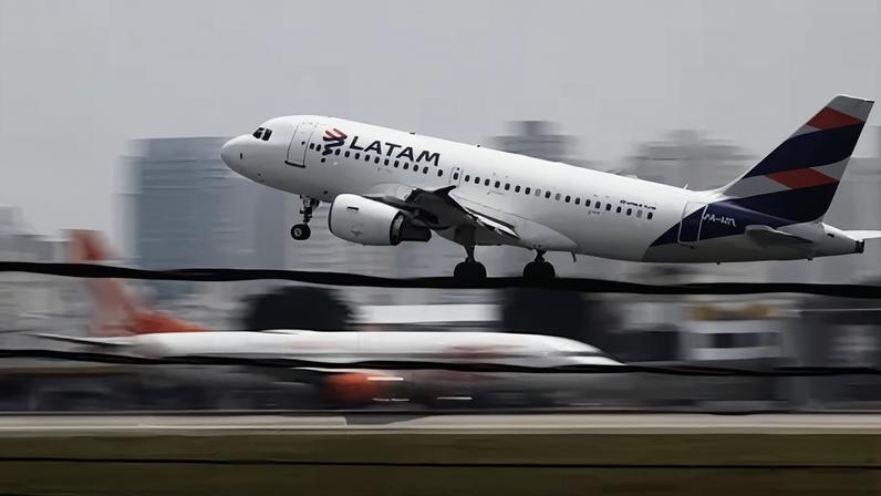 Airbus A319 da LATAM no Aeroporto de Congonhas, na capital paulista