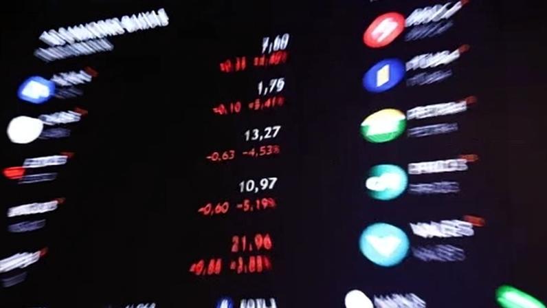 Painel eletrônico mostra cotações de ações na B3, em São Paulo