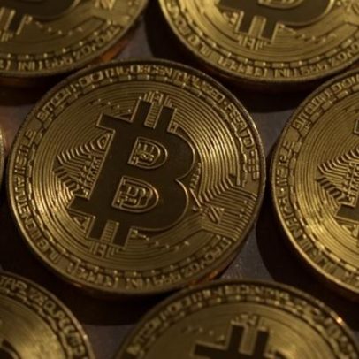 Bitcoin sobe e permanece próximo de US$ 75 mil em incertezas geopolíticas