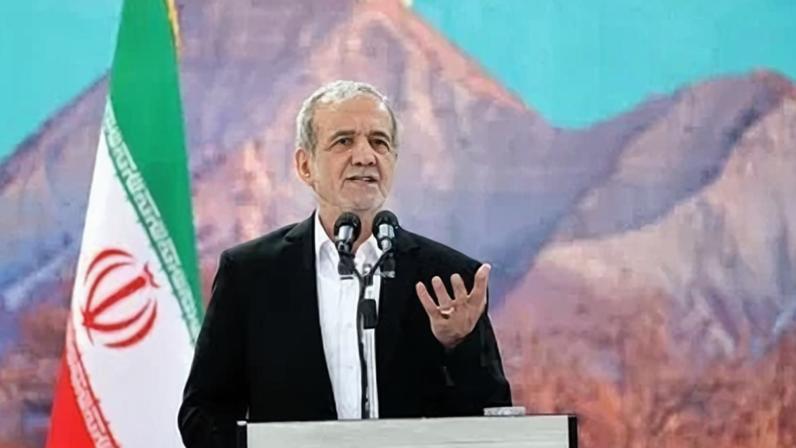 Presidente do Irã, Masoud Pezeshkian, discursa durante reunião em Ilam, no Irã