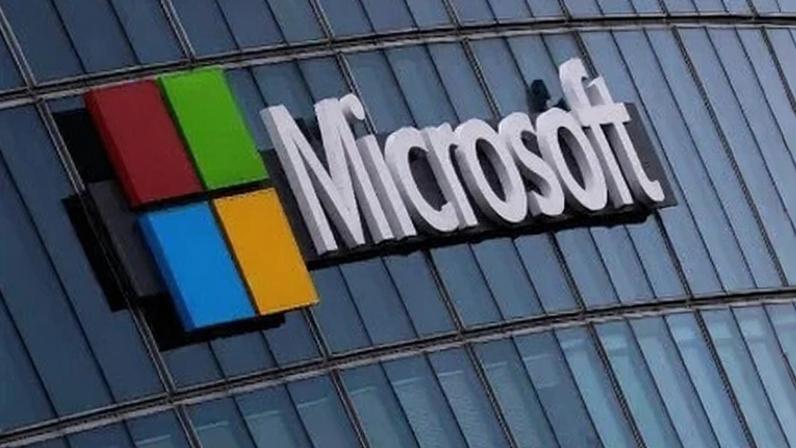 Logo da Microsoft em Issy-les-Moulineaux, perto de Paris, na França