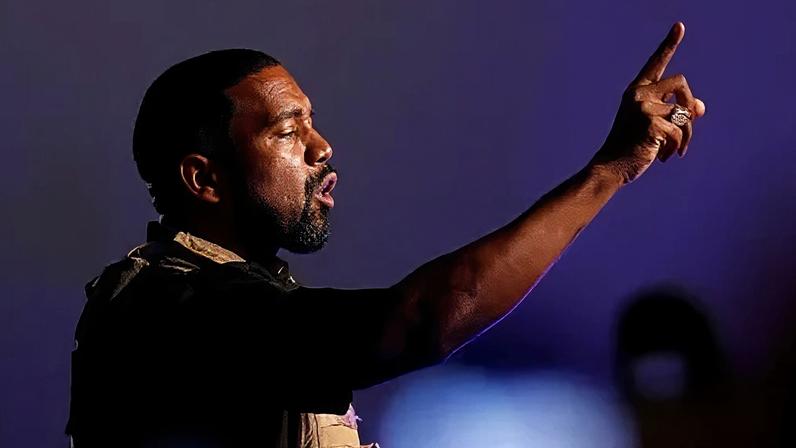 Rapper Kanye West em North Charleston