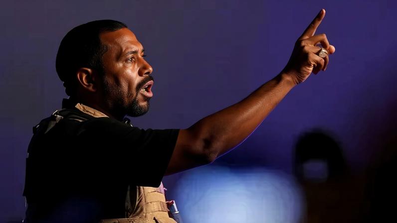 Rapper Kanye West em North Charleston