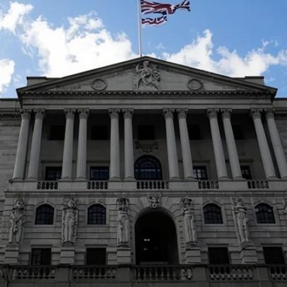 BoE prevê inflação mais alta e sem queda de juros em 2026