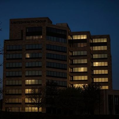 UnitedHealth registra lucro acima do esperado e eleva projeções