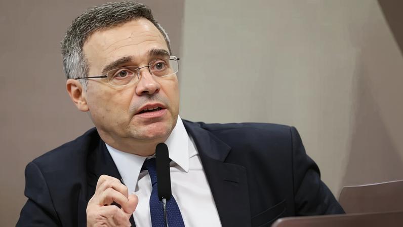 André Mendonça durante audiência no Senado em Brasília