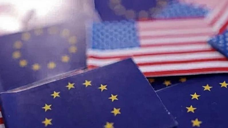 Bandeiras da UE e dos EUA