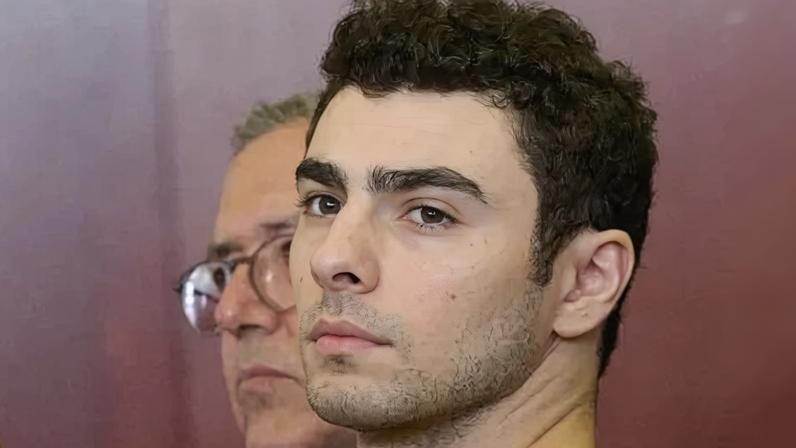 Luigi Mangione, acusado do assassinato do presidente-executivo da UnitedHealthcare, Brian Thompson, comparece à Suprema Corte de Manhattan, na cidade de Nova York