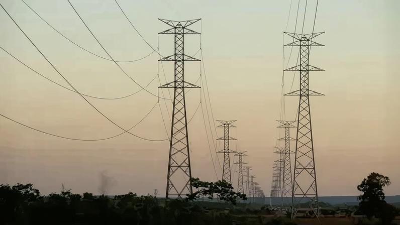 Linhas de transmissão de energia