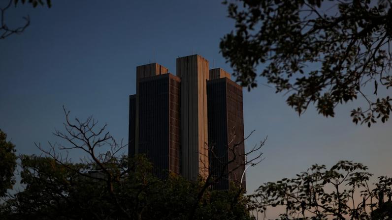 Caso Master: PF descobre negociação de influenciadores para ataques ao BC