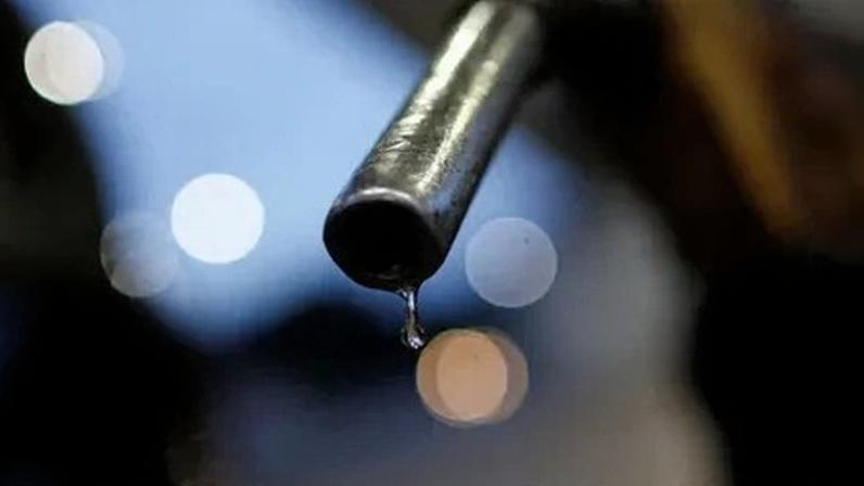 Pistola de abastecimento em posto de combustíveis, em Brasília