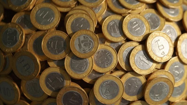 No Brasil, dados mostraram que o setor de serviços cresceu menos que o esperado em fevereiro