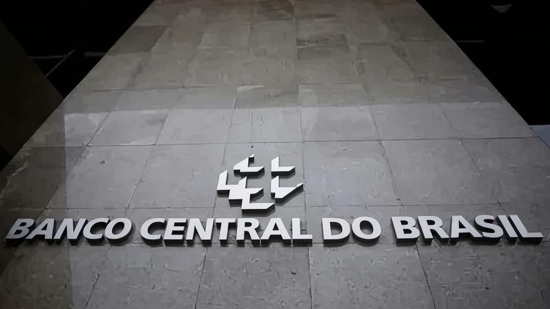 Logotipo do Banco Central do Brasil em sua sede em Brasília
