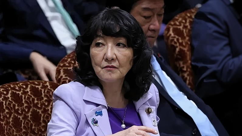 Ministra das Finanças do Japão, Satsuki Katayama, durante audiência em comissão do Parlamento, em Tóquio
