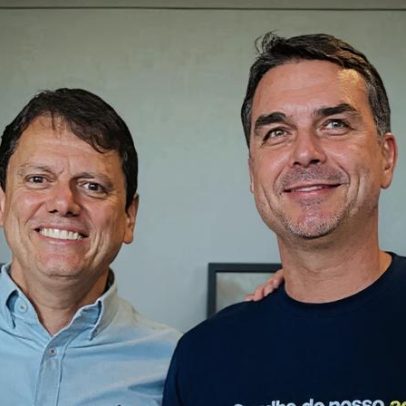Tarcísio de Freitas e Flávio Bolsonaro participam da Agrishow em SP