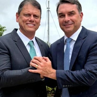 Flávio Bolsonaro afirma que Tarcísio será presidente um dia