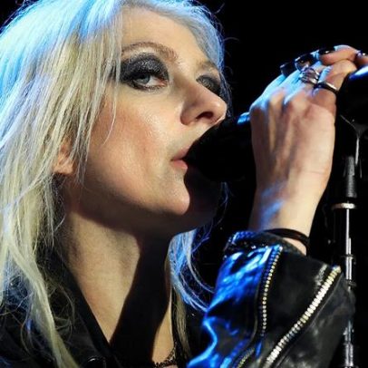Taylor Momsen sofre picada de aranha venenosa durante turnê do AC/DC