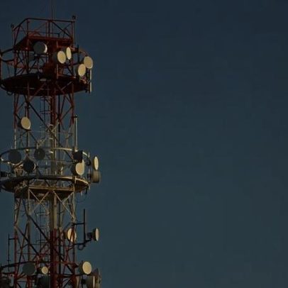 Oito empresas apresentam propostas para leilão de telefonia móvel