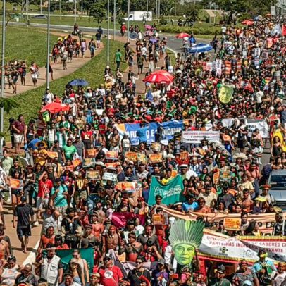 Indígenas de todo o Brasil ocupam a Esplanada dos Ministérios