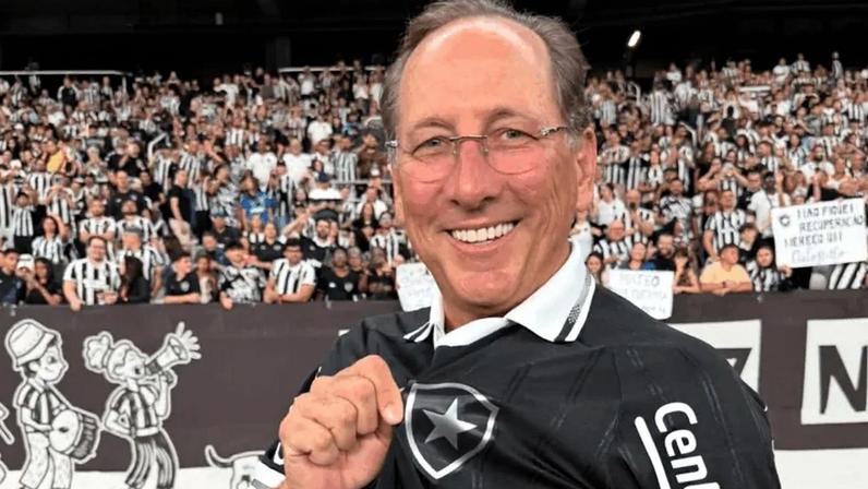 O rompimento do acordo teve origem em disputas internas entre os acionistas do Grupo Eagle. A nova direção do Lyon decidiu terminar o acordo sem consulta prévia. Isso se deu durante os conflitos societários no Grupo Eagle. A decisão resultou na suspensão dos pagamentos ao Botafogo; na imagem, John Textor