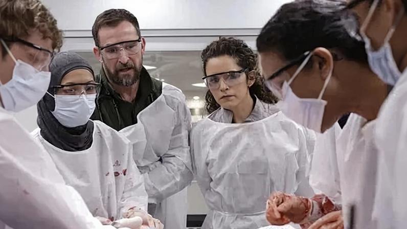 The Pitt: imagens da 2ª temporada mostram o retorno de personagens conhecidos e novos rostos