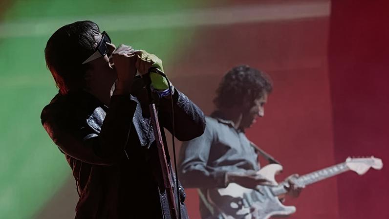 Julian Casablancas se apresentou com os Strokes no Coachella no sábado (18)