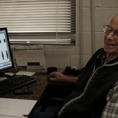 Thomas J. Walker estudou os cantos de grilos e katydids