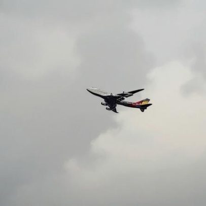 Irã reabre parcialmente espaço aéreo e retoma voos domésticos
