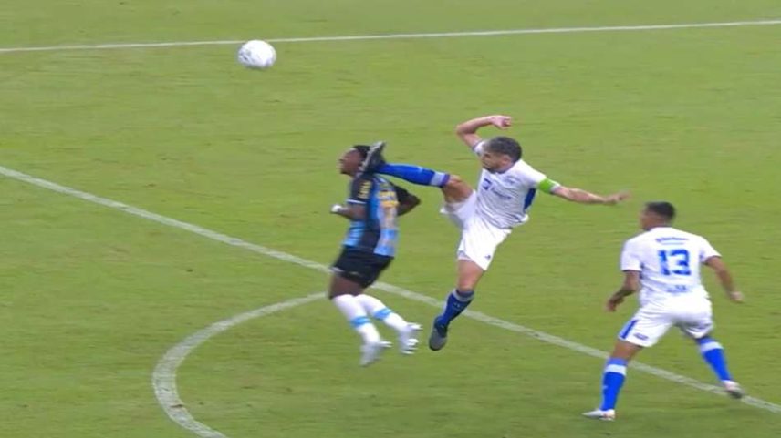 Áudio do VAR aponta expulsão de jogador do Confiança diante do Grêmio