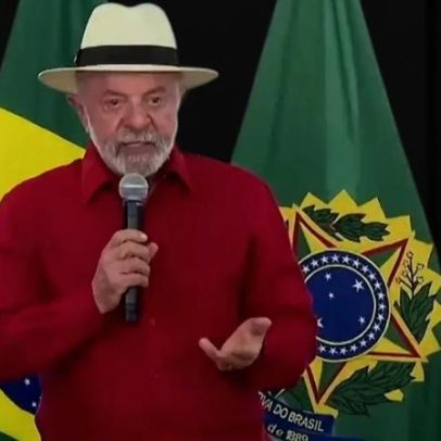 Lula faz piada com fotógrafo e não comenta derrotas no Congresso, em Planalto
