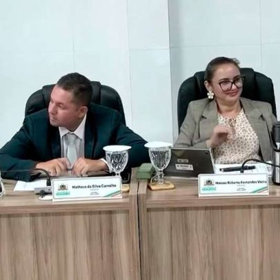 Vereadora faz gesto obsceno durante sessão no interior do Ceará