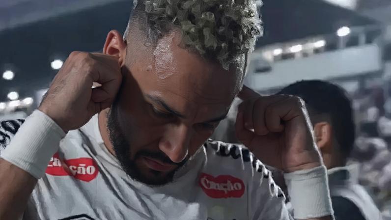 Neymar deixa o gramado após movimento que chamou atenção