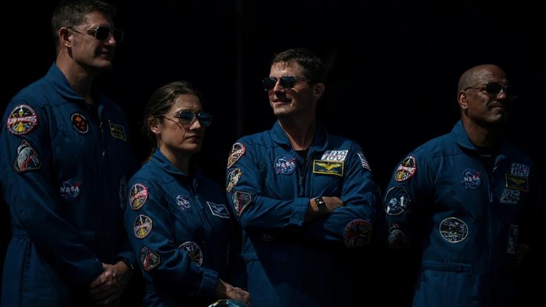 Astronautas da Artemis II usam relógio com tecnologia da USP para actígrafo