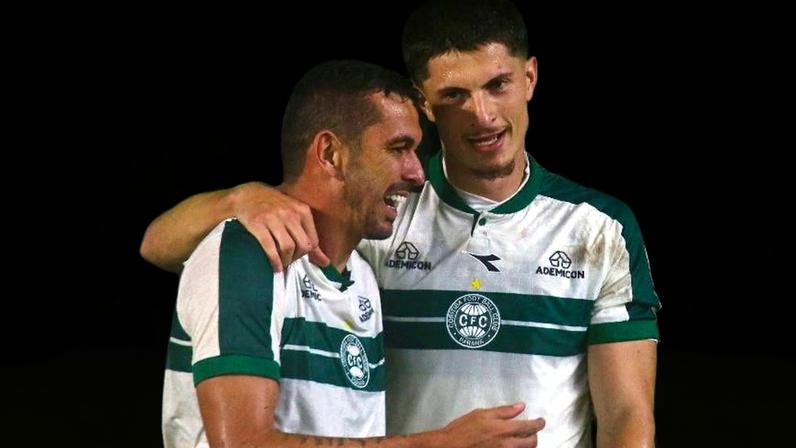 Tiago Coser, do Coritiba, comemora gol marcado contra o Fluminense, no Couto Pereira, pelo Brasileirão