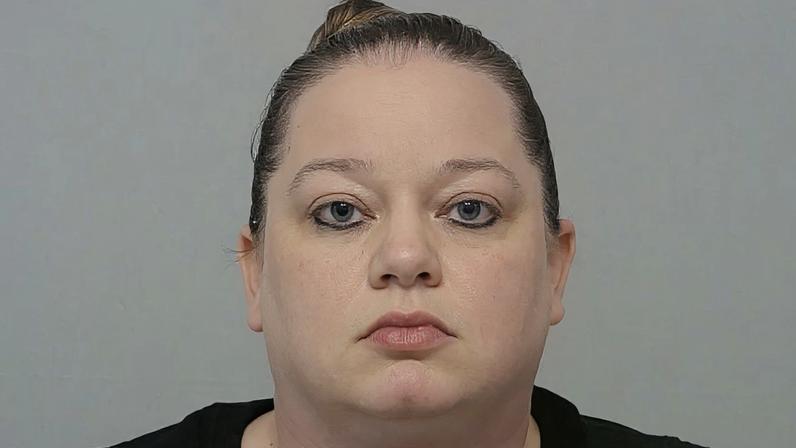 Mulher é presa após fraudar a igreja em US$ 500 mil