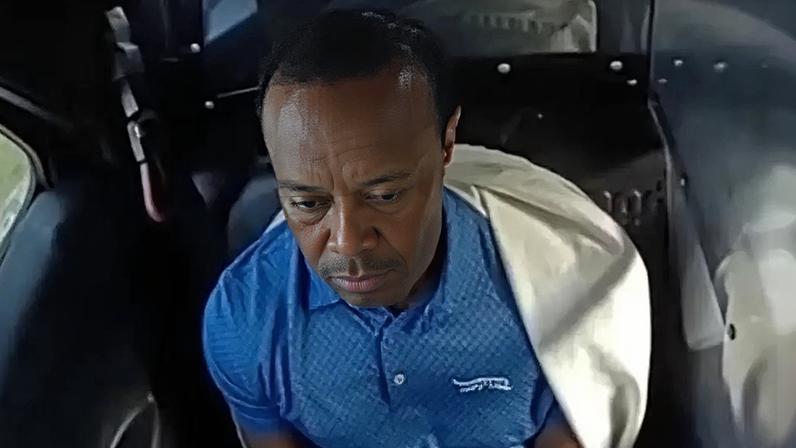 Tiger Woods afirma que estava ao telefone com Donald Trump após acidente